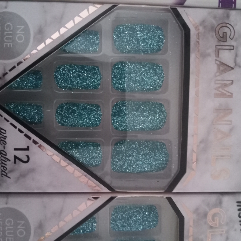 Glam nails